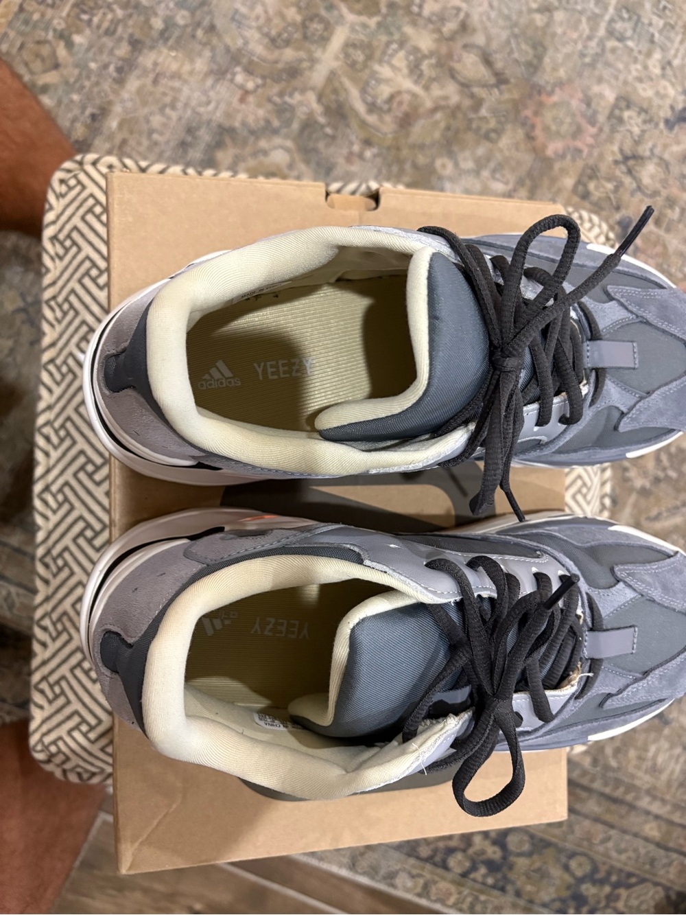 Mens Adidas Yeezy Magnets Size 11 - Picture 4 of 11